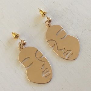 Face earrings